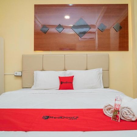 Reddoorz Plus Syariah Near Pasar Turi Surabaja Exteriér fotografie