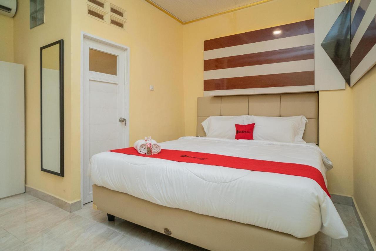 Reddoorz Plus Syariah Near Pasar Turi Surabaja Exteriér fotografie