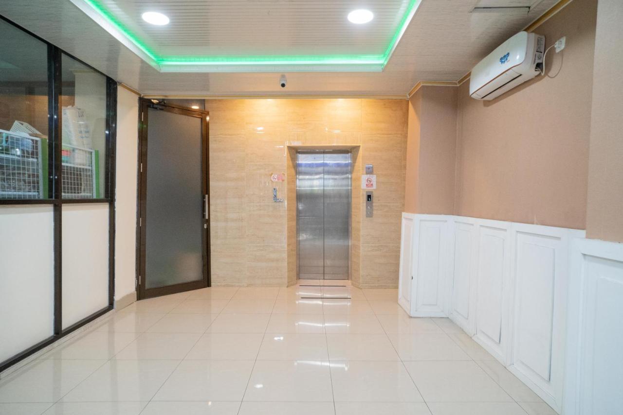 Reddoorz Plus Syariah Near Pasar Turi Surabaja Exteriér fotografie