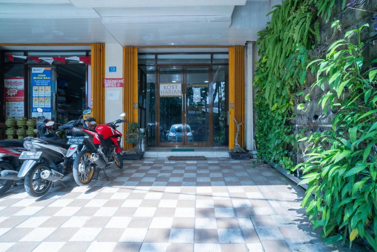 Reddoorz Plus Syariah Near Pasar Turi Surabaja Exteriér fotografie
