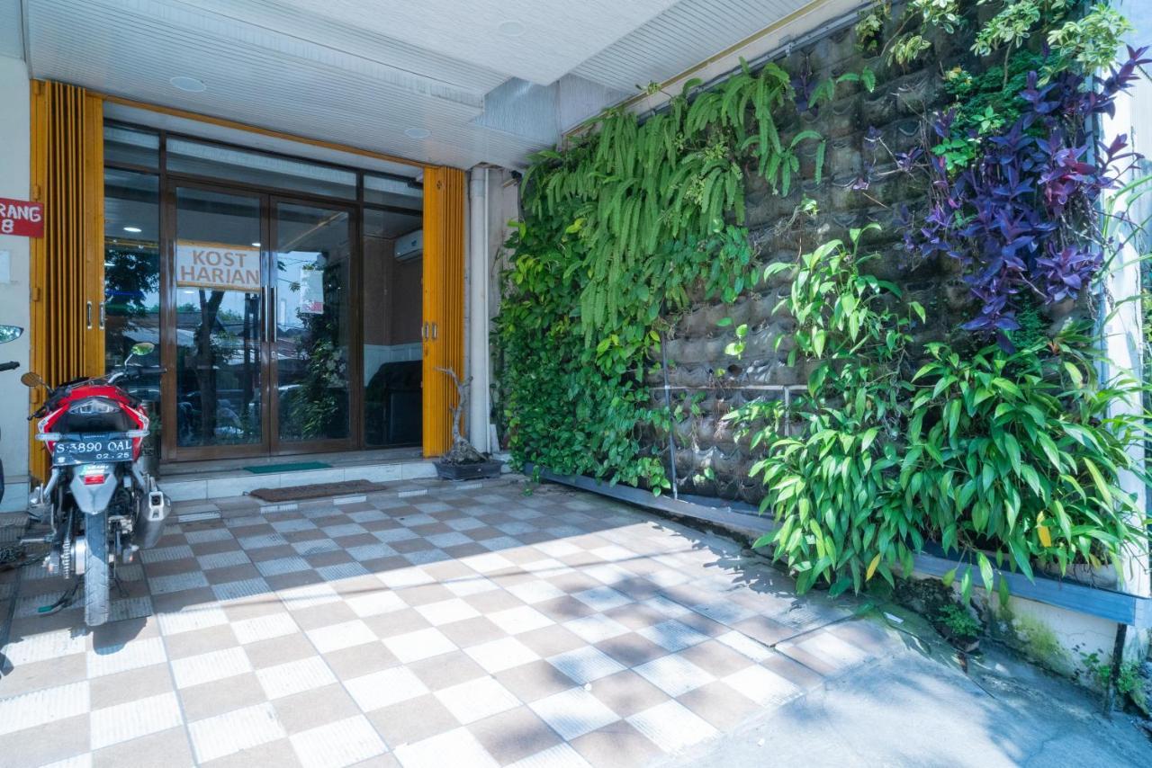 Reddoorz Plus Syariah Near Pasar Turi Surabaja Exteriér fotografie